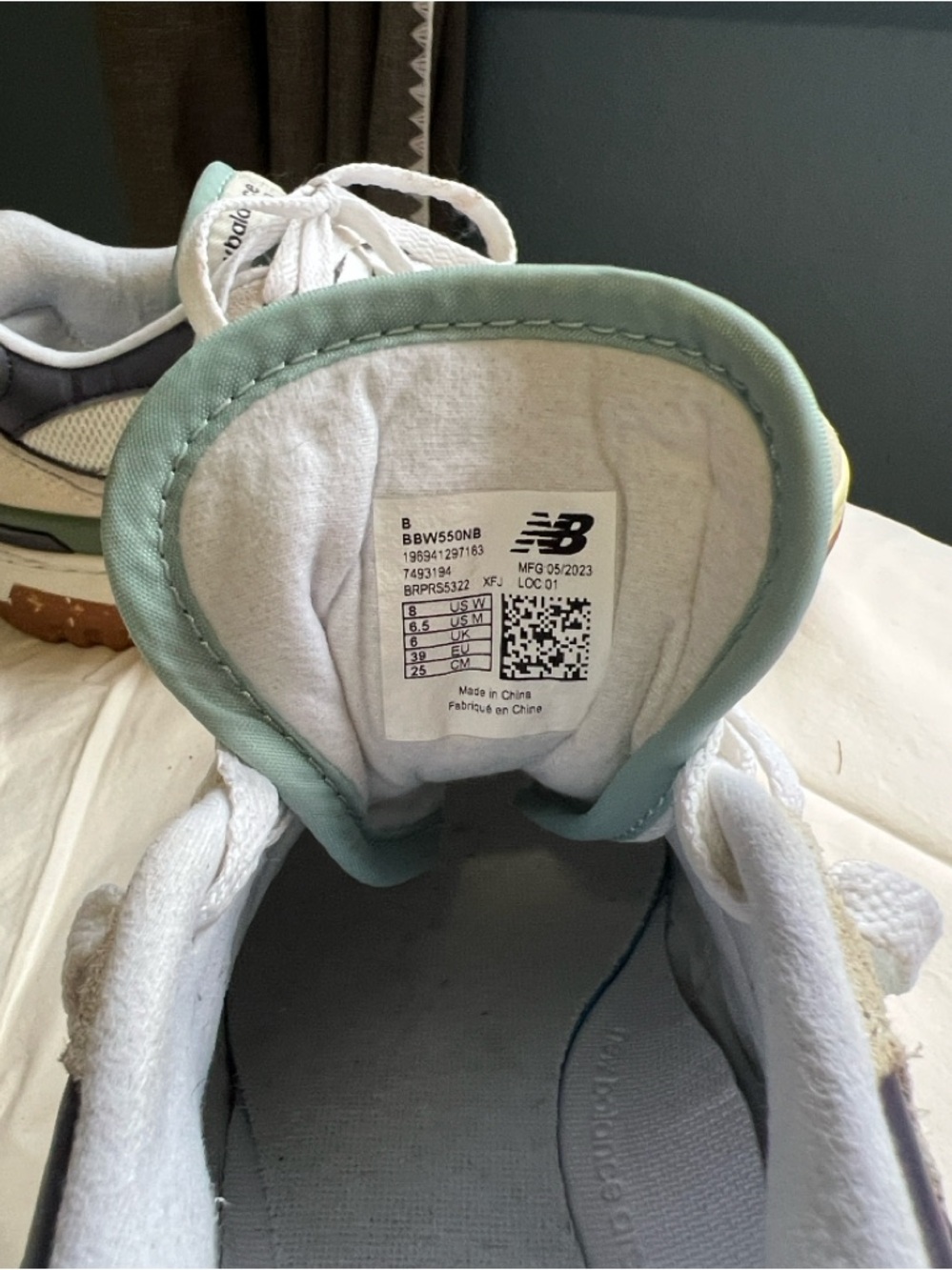 New Balance 550 Sneaker Cream with Teal accents - Picture 8 of 8
